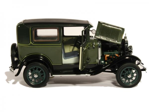 SunStar 1/18 1931 Ford Model A Tudor - DiecastModels